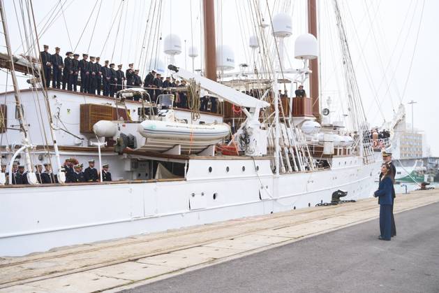 Bilder des Jahres 2025, Entertainment 01 Januar Entertainment Themen der Woche KW02 Entertainment Bilder des Tages Crown Princess Leonor Embarks On The Ship Juan Sebastian De Elcano In Cadiz King Felipe VI of Spain, Queen Letizia of Spain, Crown Princess Leonor attends the farewell of the training ship Juan Sebastian de Elcano at Port on January 11, 2025 in Cadiz, Spain Princess of Asturias will take part in this training cruise as part of her military education, sailing alongside 76 midshipmen and visiting eight countries on a six-month journey covering over 17,000 nautical miles. Photo by IMAGO MPG Cadiz Port Andalucia Spain  Copyright: xMPGx
