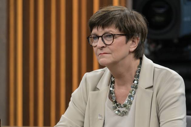 GER, Berlin, Studio, zu Gast bei - Caren Miosga, Polittalk, TV, Format, mit Moderatorin, Das Erste, aus Adlershof - am Studio 20, Das Thema: Schon wieder GroKo? Was Union und SPD fuer Deutschland wollen, im Bild: Saskia Esken (SPD-Parteivorsitzende) 12.01.2025, Copyright: HMBxMedia UwexKoch