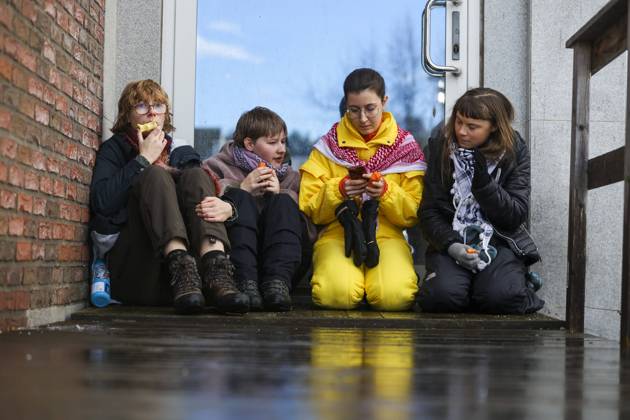 Extinction Rebellion demonstrerer Sandefjord 20250114. Extinction Rebellion og Greta Thunberg demonstrerer utenfor hottellet hvor Sandefjord-konferansen avholdes. Foto: Trond Reidar Teigen NTB Sandefjord Norge oS1DHZ_07Hk EDITORIAL USE ONLY Ref:_BNC_POLoS1DHZ_07Hk.jpg Copyright: xTrondxReidarxTeigenx xNTBx