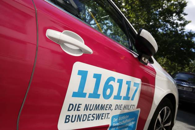PK der Kassenaertzlichen Vereinigung Berlin mit Gesundheitssenatorin Dilek Kolat im haus der KV in berlin, Thema: 116117 – die bundesweite Telefonnummer des Aerztlichen Bereitschaftsdienst Berlin Deutschland, Germany