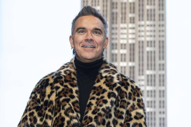 January 14, 2025, New York, New York, USA: Robbie Williams visits the Empire State Building in New York on January 14, 2025 to celebrate the release of Better Man distributed by Paramount Pictures in the USA New York USA - ZUMAr339 20250114_znp_r339_014 Copyright: xLevxRadinx