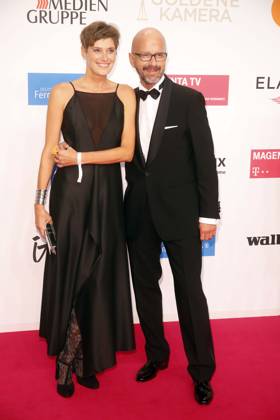 Christoph Maria Herbst und seine Ehefrau Gisi Herbst bei der Goldene Kamera 2019 in Berlin, Preisverleihung, Roter Teppich, Berlin Deutschland, Germany
