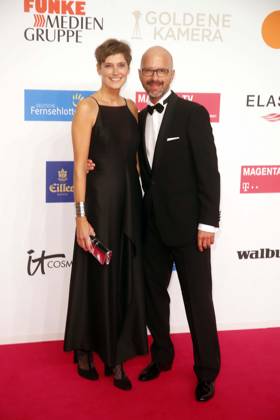 Christoph Maria Herbst und seine Ehefrau Gisi Herbst bei der Goldene Kamera 2019 in Berlin, Preisverleihung, Roter Teppich, Berlin Deutschland, Germany