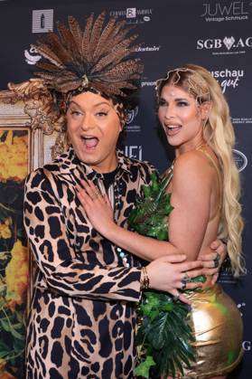Ich bin ein Star – Holt mich hier raus! powered by Julian F.M. Stoeckel, Julian F. M. Stoeckel und Micaela Schaefer auf dem Dschungel Carpet zum Public Viewing zum TV-Start der neuen Staffel, Hotel Pullmann Schweizer Hof, Berlin, Berlin
