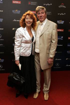 Regina Thoss, Saengerin, und Mann, Gala Goldene Henne im Berliner Friedrichstadtpalast, Preisverleihung der Super Illu, Ostdeutscher Medienpreis, Deutschland, Germany