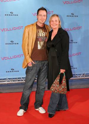 Matthias Opdenhoevel, Moderator, und Frau Alexandra Opdenhoevel zu Gast bei der Deutschlandpremiere von Vollidiot im Cinedom Kino in Koeln am 10.04.07. Photo: Siewert Nordrhein-Westfalen Germany