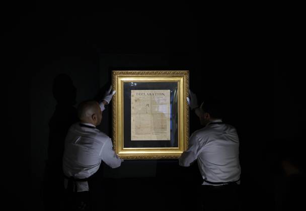 Bilder des Jahres 2025, News 01 Januar News Themen der Woche KW03 News Bilder des Tages A rare printing of the Declaration of Independence is on display as part of the Visions of America collection at Sotheby s on Friday, January 17, 2025 in New York City. Sotheby s will offer the rare printing of the Declaration of Independence: The July 1776 Essex Broadside, one of the earliest printings of America s founding text, is expected to fetch approximately $2-4 million.  NYP20250117114 JOHNxANGELILLO