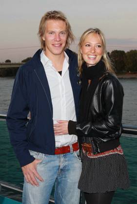 Simon Gosejohann und Freundin Angela Fingererben zu Gast beim Medienforum@Night auf dem Schiff der KD RheinEnergie auf dem Rhein in Koeln am 22.06.09. Nordrhein-Westfalen Germany