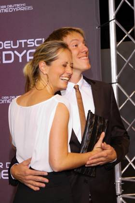 Simon Gosejohan und Freundin Angela Finger-Erben zu Gast bei der Verleihung des Deutschen Comedypreis 2009 im Coloneum in Koeln-Ossendorf am 20.10.09. Der deutsche Comedypreis wird erst am Freitag, den 23. Oktober 2009, von 21:15 Uhr bis 00:00 Uhr bei RTL ausgestrahlt, es besteht eine Sperrfrist fuer die Bekanntgabe der Gewinner bis Freitag, 23. Oktober 2009, 00:00 Uhr. Nordrhein-Westfalen Germany