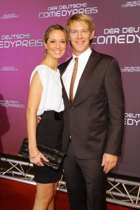 Simon Gosejohan und Freundin Angela Finger-Erben zu Gast bei der Verleihung des Deutschen Comedypreis 2009 im Coloneum in Koeln-Ossendorf am 20.10.09. Der deutsche Comedypreis wird erst am Freitag, den 23. Oktober 2009, von 21:15 Uhr bis 00:00 Uhr bei RTL ausgestrahlt, es besteht eine Sperrfrist fuer die Bekanntgabe der Gewinner bis Freitag, 23. Oktober 2009, 00:00 Uhr. Nordrhein-Westfalen Germany