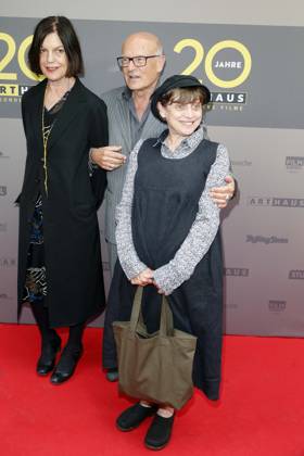 Angela Winkler, Volker Schloendorff und Katharina Thalbach bei der Premiere von DIE BLECHTROMMEL - Directors Cut, in Berlin im Kino Filmkunst 66, Eroeffnung des Festival -20 Jahre Arthaus-, Berlin Deutschland, Germany