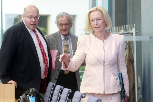 Bundespressekonferenz in Berlin, Vorstellung des 5. Weltklimabericht des IPCC mit BM Prof. Dr. Johanna Wanka, BM Peter Altmaier, Jochen Flasbarth, Praesident des Umweltbundesamtes (UBA), Berlin Deutschland, Germany