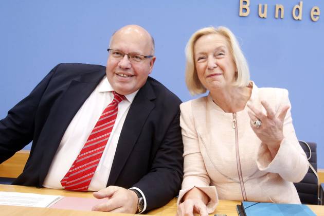 Bundespressekonferenz in Berlin, Vorstellung des 5. Weltklimabericht des IPCC mit BM Prof. Dr. Johanna Wanka, BM Peter Altmaier, Berlin Deutschland, Germany