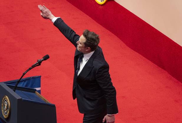 Bilder des Jahres 2025, News 01 Januar News Themen der Woche KW04 News Bilder des Tages January 20, 2025, Washington Dc, Ca - California, United States: Elon Musk salutes the crowd at an indoor Presidential Inauguration parade event for President Donald Trump in Washington, Monday, Jan. 20, 2025. Washington Dc United States - ZUMAs44_ 20250120_zaf_s44_016 Copyright: xK.C.xAlfredx