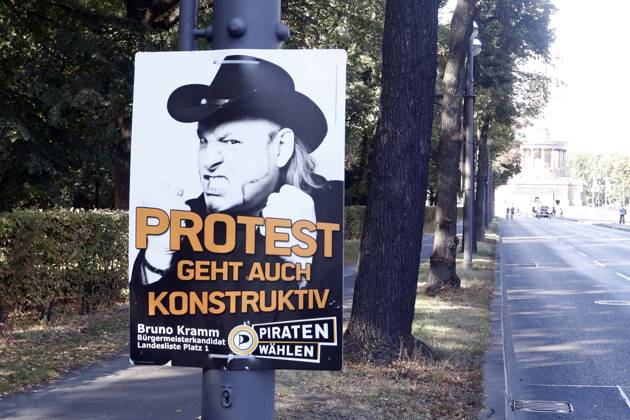 Wahlplakate zur Berliner Abgeordnetenhauswahl 2016 in Berlin, WahlPlakat der Piraten, Bruno Kramm, Landesvorsitzender, Berlin Deutschland, Germany