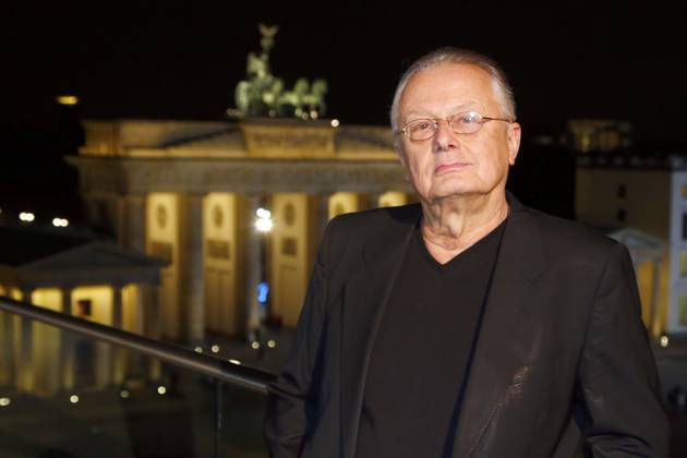 Kunstpreis Berlin 2016, preisverleihung in der Akademie der Kuenste in Berlin, Fototermin der Preistraeger mit Frank Castorf -Grosser Kunstpreis-, Berlin Deutschland, Germany