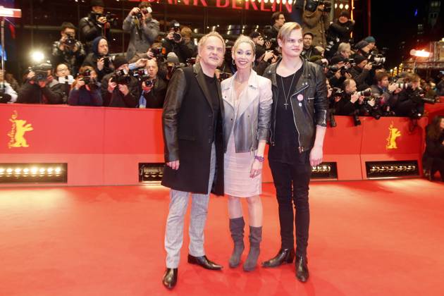 Uwe Ochsenknecht mit Freundin Kirsten und Sohn Wilson Gonzalez auf dem Roten Teppich zu THE CROODS, 63. Internationale Filmfestspiele Berlin, Berlinale, Berlin Deutschland, Germany