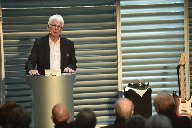Gedenken an den Musiker Fritz Puppel von der Musikgruppe City, beim Krematorium Berlin-Baumschulenweg, Trauerfeier fuer den Musiker, Musikmanager Thomas Stein, BMG, Berlin Deutschland, Germany