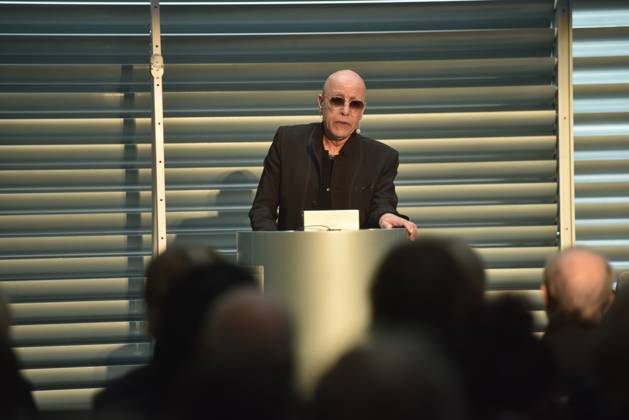 Gedenken an den Musiker Fritz Puppel von der Musikgruppe City, beim Krematorium Berlin-Baumschulenweg, Trauerfeier fuer den Musiker, Musikmanager Thomas Stein, BMG, Berlin Deutschland, Germany