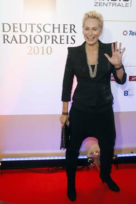 Baerbel Schaefer bei der Verleihung des Deutscher Radiopreis 2010 in Hamburg, Roter Teppich, Ankunft der Gaeste, Hamburg Deutschland, Germany