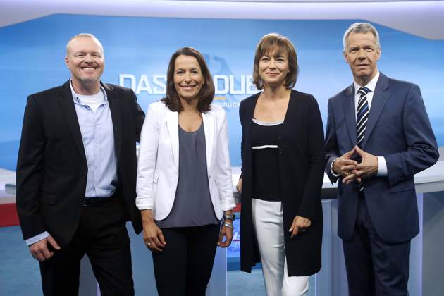 TV-Duell 2013 zur Bundestagswahl 2013 im Fernsehstudio in Berlin, gemeinsame Fernsehsendung der ARD, ZDF, RTL und ProSieben, Besichtigung des Studio mit den Moderatoren Stefan Raab, Anne Will, Maybrit Illner und Peter Kloeppel, Berlin Deutschland, Germany