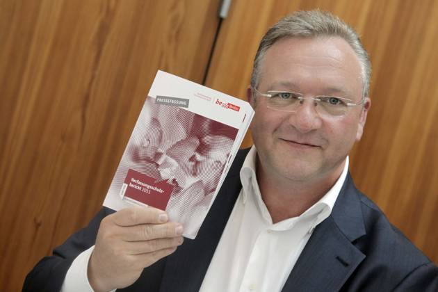 Vorstellung des Verfassungsschutzbericht 2011 des Landes Berlin durch Innensenator Frank Henkel im Berliner Abgeordnetenhaus, Berlin Deutschland, Germany