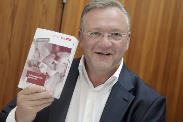 Vorstellung des Verfassungsschutzbericht 2011 des Landes Berlin durch Innensenator Frank Henkel im Berliner Abgeordnetenhaus, Berlin Deutschland, Germany