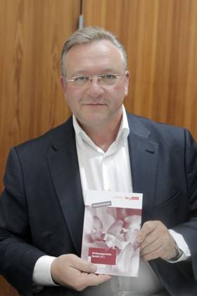 Vorstellung des Verfassungsschutzbericht 2011 des Landes Berlin durch Innensenator Frank Henkel im Berliner Abgeordnetenhaus, Berlin Deutschland, Germany