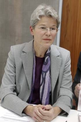 Vorstellung des Verfassungsschutzbericht 2011 des Landes Berlin durch Innensenator Frank Henkel und Verfassungschutzpraesidentin des Landes Berlin, Claudia Schmid, im Berliner Abgeordnetenhaus, Berlin Deutschland, Germany