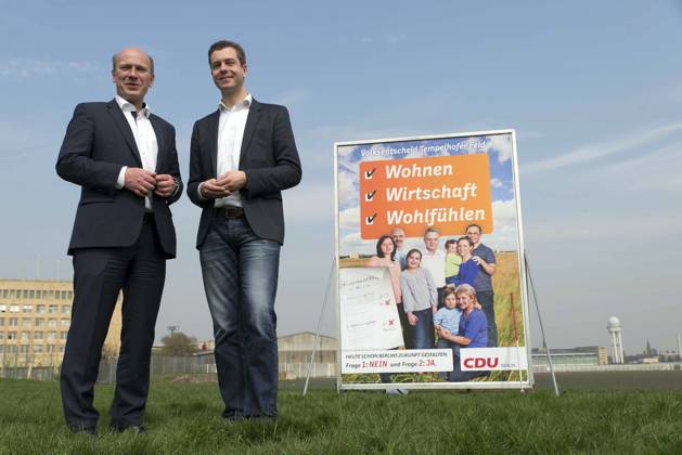 Vorstellung der CDU-Plakatkampagne zum Volksentscheid ueber die Zukunft des Tempelhofer Feld in Berlin mit Kai Wegner, Generalsekretaer, und dem stadtentwicklungspolitischen Sprecher der CDU-Fraktion, Stefan Evers, Berlin Deutschland, Germany