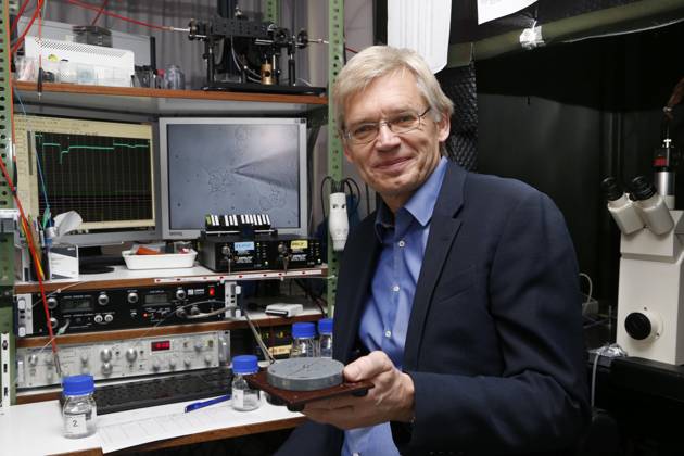 Berliner Wissenschaftspreis 2015 in Berlin verliehen an Peter Hegemann, hier in seinem Labor der Humboldt-Universitaet, Berlin Deutschland, Germany