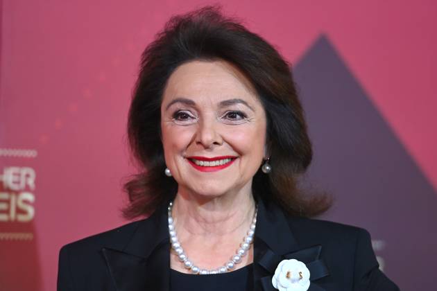 Uschi Daemmrich von Luttitz (Moderatorin),, Einzelbild,angeschnittenes Einzelmotiv,Portraet,Portrait,Porträt. Roter Teppich,Red Carpet,Bayerischer Filmpreis 2024 am 24.01.2025 im Prinzregententheater in Muenchen.