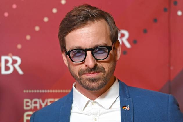 Ben Blaskovic (Schauspleler), Einzelbild,angeschnittenes Einzelmotiv,Portraet,Portrait,Porträt. Roter Teppich,Red Carpet,Bayerischer Filmpreis 2024 am 24.01.2025 im Prinzregententheater in Muenchen.