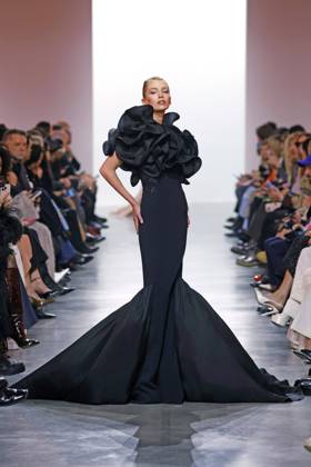 Bilder des Jahres 2025, Entertainment 01 Januar Entertainment Themen der Woche KW05 Entertainment Bilder des Tages ELIE SAAB Haute Couture spring summer 2025, Paris January 2025 ELIE SAAB Haute Couture spring summer 2025, Paris January 2025, Credit:Zeppelin Avalon  Copyright: xZeppelinx xAvalonx 0958634582