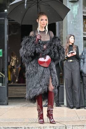 PFW Haute Couture Elie Saab Outside Arrivals JR Leonie Hanne at Elie Saab show during Haute Couture Fashion Week in Paris, France on January 29, 2025. Photo by Julien Reynaud APS-Medias ABACAPRESS.COM Paris France Copyright: xReynaudxJulien APS-Medias ABACAx