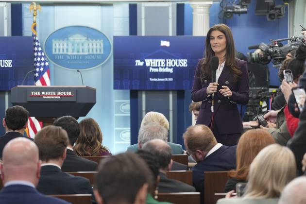 White House Daily Press Briefing CNN correspondent Kaitlan Collins reports from the daily briefing at the White House in Washington, DC, January 28, 2025. Credit: Chris Kleponis CNP AdMedia Washington District of Columbia United States of America EDITORIAL USE ONLY  Copyright: xx CKB02390 CNP AdMediax admphotostwo915123