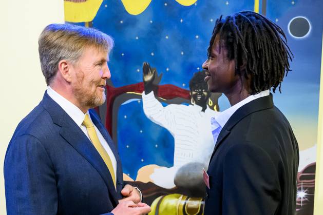 Entertainment Bilder des Tages Amsterdam, König Willem Alxeander bei der Verleihung des Königlichen Preises für freie Malerei 2024 31-01-2025 Amsterdam King Willem-Alexander and Eniwaye Oluwaseyi attend the royal award for free painting 2025 (Koninklijke Prijs voor Vrije Schilderkunst ) at the royal palace in Amsterdam. Three young artists will be awarded and will each receive an amount of 9,000 euros. Â  Copyright: xPPEx