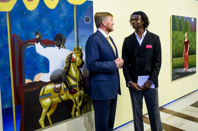 Amsterdam, König Willem Alxeander bei der Verleihung des Königlichen Preises für freie Malerei 2024 31-01-2025 Amsterdam King Willem-Alexander and Eniwaye Oluwaseyi attend the royal award for free painting 2025 (Koninklijke Prijs voor Vrije Schilderkunst ) at the royal palace in Amsterdam. Three young artists will be awarded and will each receive an amount of 9,000 euros. Â  Copyright: xPPEx