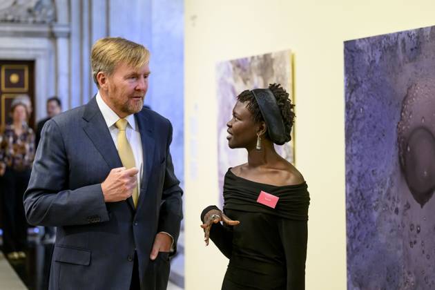 Amsterdam, König Willem Alxeander bei der Verleihung des Königlichen Preises für freie Malerei 2024 31-01-2025 Amsterdam King Willem-Alexander and Taqwa Ali attend the royal award for free painting 2025 (Koninklijke Prijs voor Vrije Schilderkunst ) at the royal palace in Amsterdam. Three young artists will be awarded and will each receive an amount of 9,000 euros. Â  Copyright: xPPEx