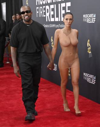 Bilder des Jahres 2025, Entertainment 02 Februar Entertainment Themen der Woche KW05 Entertainment Bilder des Tages Kanye West and Bianca Censori arrive for the 67th Annual Grammy Awards at Crypto.com Arena in Los Angeles on February 2, 2025. The awards ceremony will honor the best recordings, compositions, and artists from September 16, 2023, to August 30. 2024, as chosen by the members of the Recording Academy.  LAP20250202291 JIMxRUYMEN