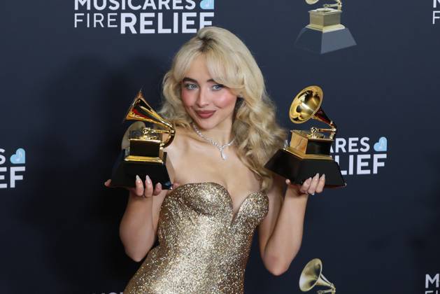 American singer and songwriter Sabrina Carpenter poses with her Grammy Awards at the 67th annual Grammy Awards ceremony at the Crypto.com Arena in Los Angeles, California, USA 02 February 2025. 67th Grammy Awards !ACHTUNG: NUR REDAKTIONELLE NUTZUNG!  Copyright: xOctavioxGuzmánx AME6540 20250203-55015895174_1