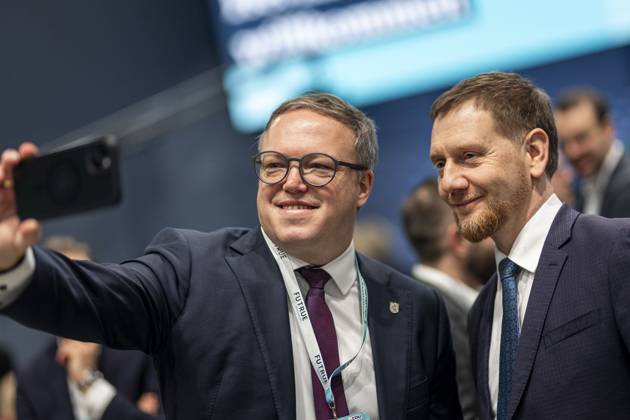Mario Voigt, Ministerpraesident von Thueringen, und Michael Kretschmer, Ministerpraesident von Sachsen, aufgenommen im Rahmen des CDU-Parteitages in Berlin, 03.02.2025. Auf dem Parteitag soll ein Sofortprogramm verabschiedet werden, welches nach einer erfolgreichen Wahl der CDU zur Bundestagswahl schnell umgesetzt werden soll. Berlin Deutschland Copyright: xFlorianxGaertnerx