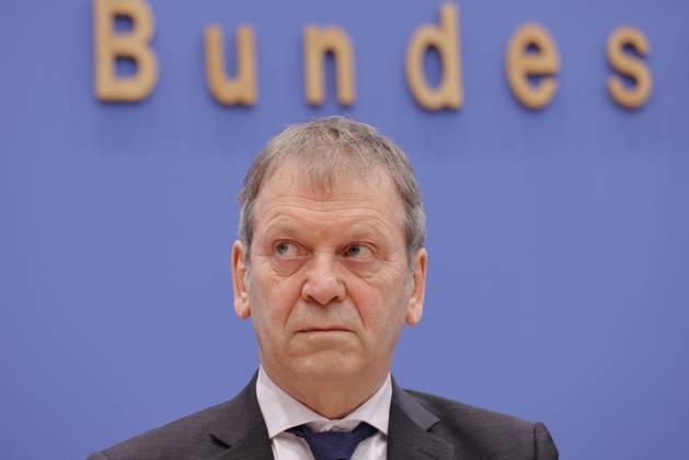 Prof. Dr. Hans-Martin Henning, Vorsitzender Expertenrat für Klimafragen (ERK), Leiter des Fraunhofer-Instituts für Solare Energiesysteme (ISE), Deutschland, Berlin, Bundespressekonferenz, Thema: Veröffentlichung des Zweijahresgutachtens zum Stand der Klimapolitik in Deutschland