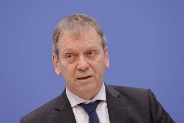 Prof. Dr. Hans-Martin Henning, Vorsitzender Expertenrat für Klimafragen (ERK), Leiter des Fraunhofer-Instituts für Solare Energiesysteme (ISE), Deutschland, Berlin, Bundespressekonferenz, Thema: Veröffentlichung des Zweijahresgutachtens zum Stand der Klimapolitik in Deutschland