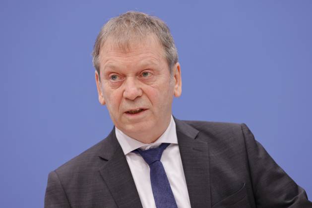 Prof. Dr. Hans-Martin Henning, Vorsitzender Expertenrat für Klimafragen (ERK), Leiter des Fraunhofer-Instituts für Solare Energiesysteme (ISE), Deutschland, Berlin, Bundespressekonferenz, Thema: Veröffentlichung des Zweijahresgutachtens zum Stand der Klimapolitik in Deutschland
