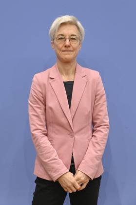 Brigitte Knopf bei der Bundespressekonferenz zur Veröffentlichung des Zweijahresgutachtens zum Stand der Klimapolitik in Deutschland im Haus der Bundespressekonferenz. Berlin, 05.02.2025