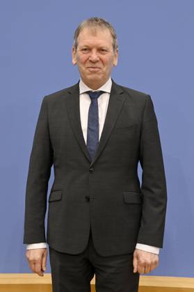 Hans-Martin Henning bei der Bundespressekonferenz zur Veröffentlichung des Zweijahresgutachtens zum Stand der Klimapolitik in Deutschland im Haus der Bundespressekonferenz. Berlin, 05.02.2025