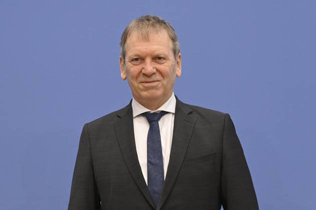 Hans-Martin Henning bei der Bundespressekonferenz zur Veröffentlichung des Zweijahresgutachtens zum Stand der Klimapolitik in Deutschland im Haus der Bundespressekonferenz. Berlin, 05.02.2025