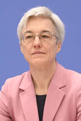 Brigitte Knopf bei der Bundespressekonferenz zur Veröffentlichung des Zweijahresgutachtens zum Stand der Klimapolitik in Deutschland im Haus der Bundespressekonferenz. Berlin, 05.02.2025 Foto:xF.xKernx xFuturexImagex klimapolitik_5222