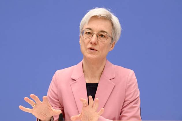 Brigitte Knopf bei der Bundespressekonferenz zur Veröffentlichung des Zweijahresgutachtens zum Stand der Klimapolitik in Deutschland im Haus der Bundespressekonferenz. Berlin, 05.02.2025 Foto:xF.xKernx xFuturexImagex klimapolitik_5224